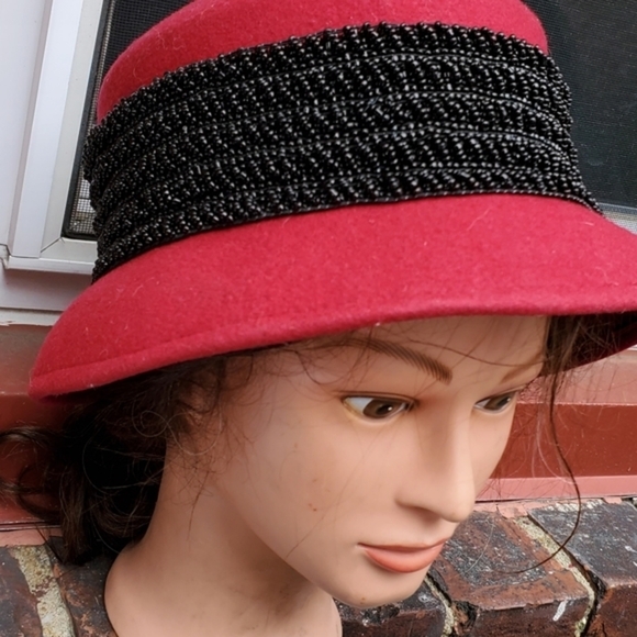 Vintage‎ OOAK beaded Red felt hat - Picture 10 of 14